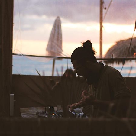 Lucky'S Hostel Gili Air Exterior photo