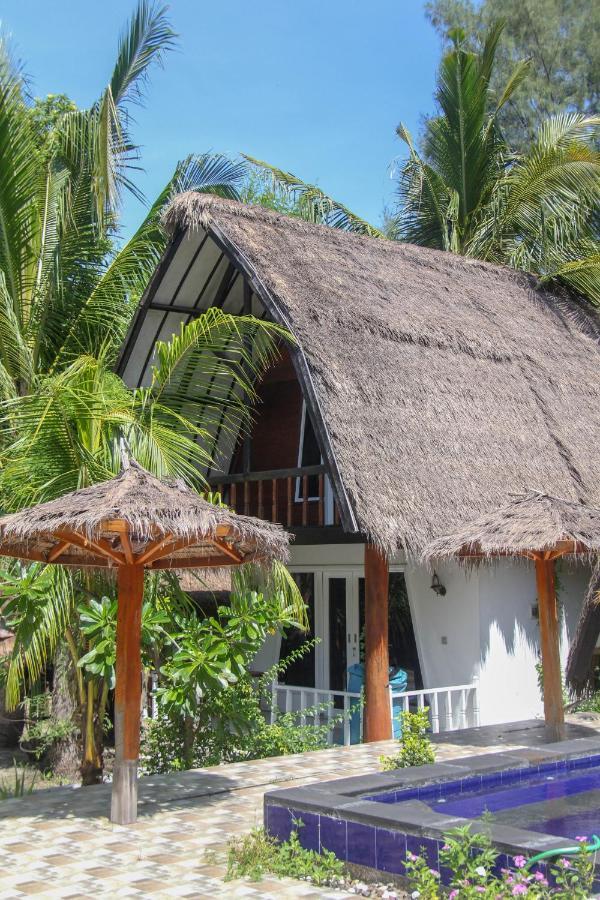 Lucky'S Hostel Gili Air Exterior photo