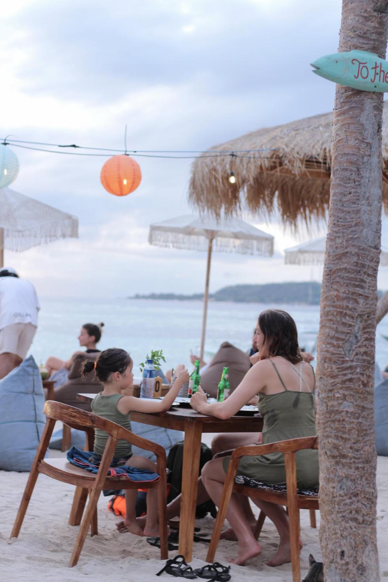 Lucky'S Hostel Gili Air Exterior photo