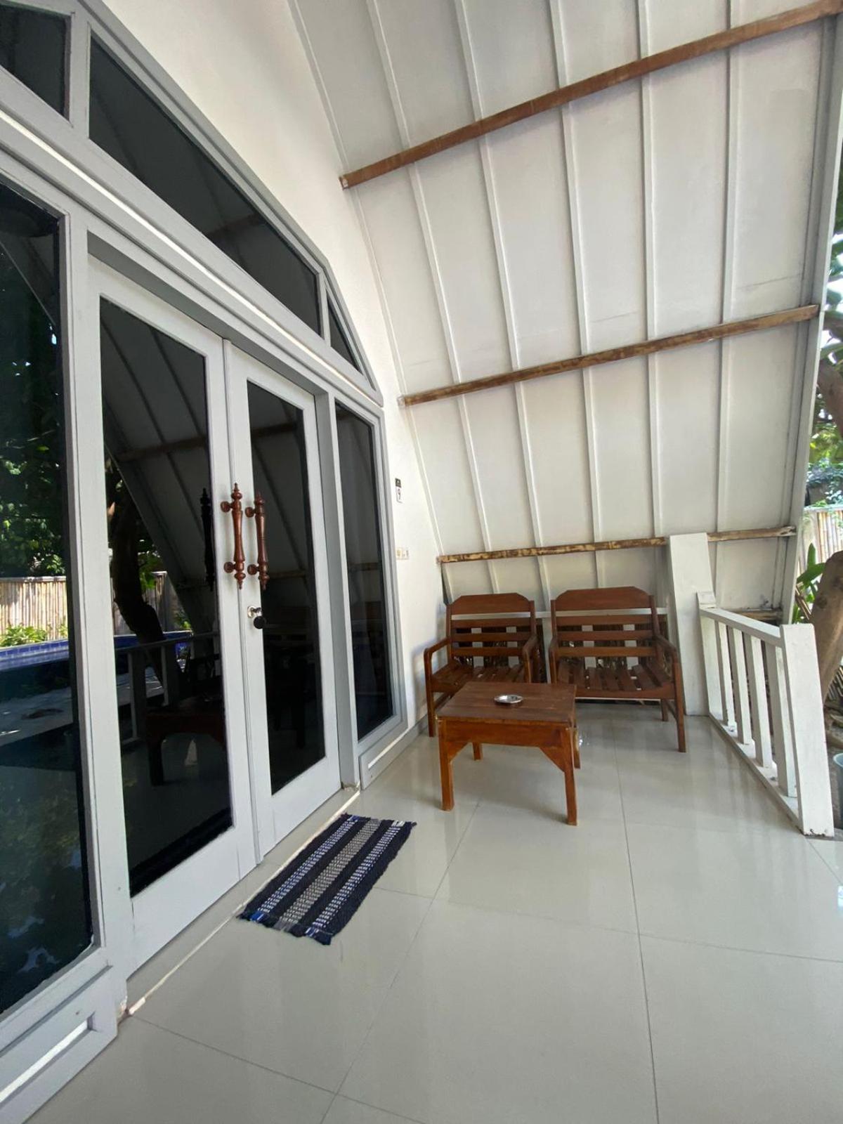 Lucky'S Hostel Gili Air Exterior photo