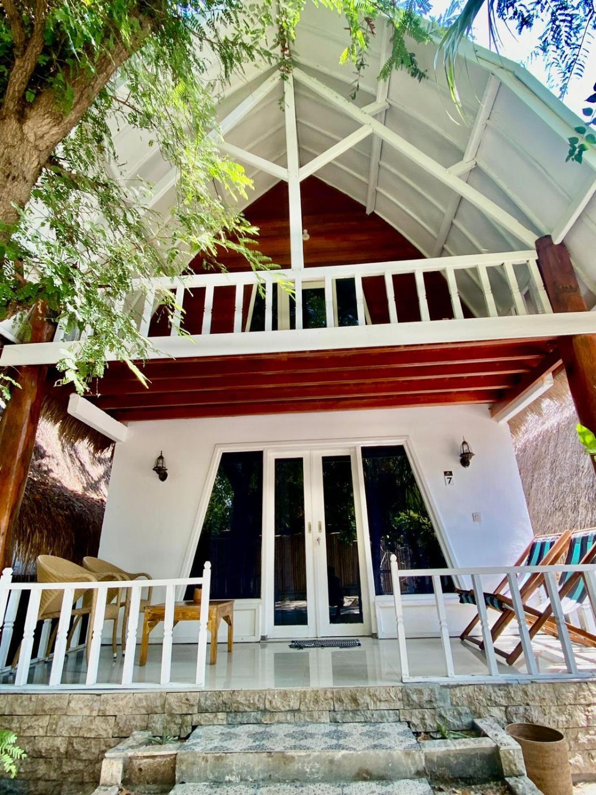 Lucky'S Hostel Gili Air Exterior photo